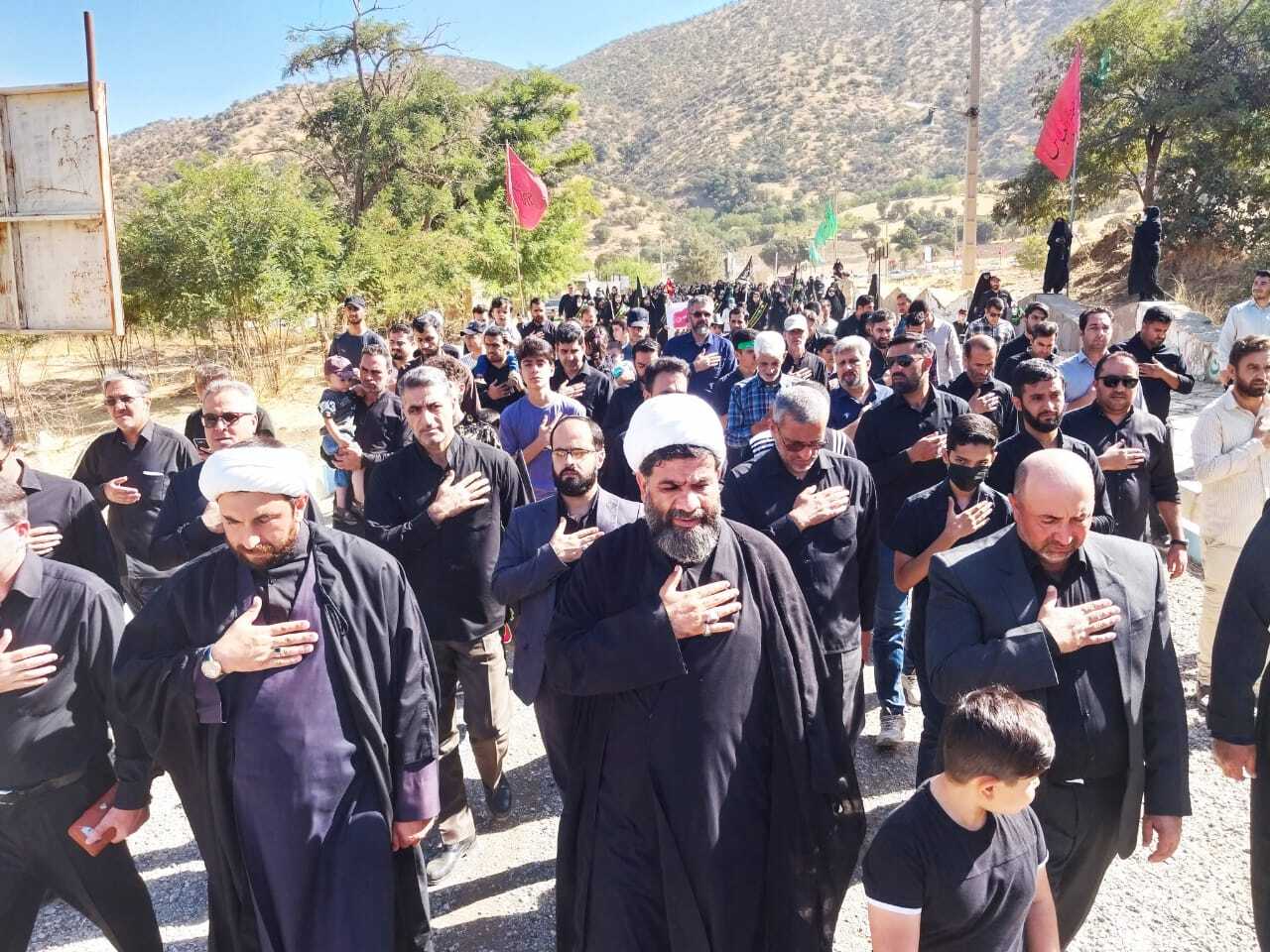 پیادهروی جاماندگان اربعین حسینی در شهرهای کردستان برگزار شد