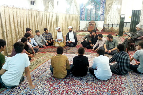 مسجد یکی از مهمترین پایگاههای رشد فکری و معنوی نوجوانان است