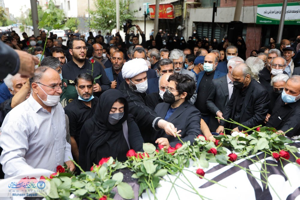 مراسم تشییع هنرمند شهیر «حبیب الله صادقی» برگزار شد مراسم تشییع هنرمند شهیر «حبیب الله صادقی» برگزار شد