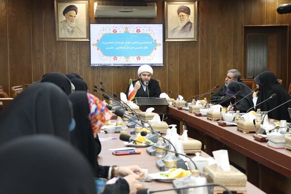 تلاقی زن و هنر نقش مؤثری در خنثیسازی عملیات روانی دشمن دارد تلاقی زن و هنر نقش مؤثری در خنثیسازی عملیات روانی دشمن دارد