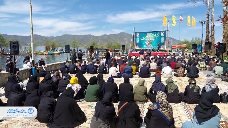 برگزاری محفل بزرگ قرآنی در دریاچه زریوار مریوان برگزاری محفل بزرگ قرآنی در دریاچه زریوار مریوان