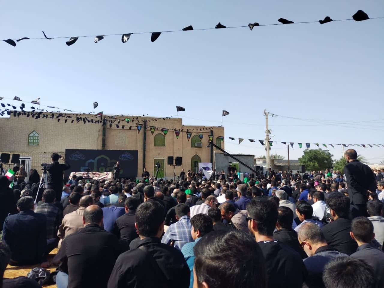 بزرگترین «محفل» قرآنی روستایی کشور در دهکده قرآنی چارک استان بوشهر برگزار شد  بزرگترین «محفل» قرآنی روستایی کشور در دهکده قرآنی چارک استان بوشهر برگزار شد