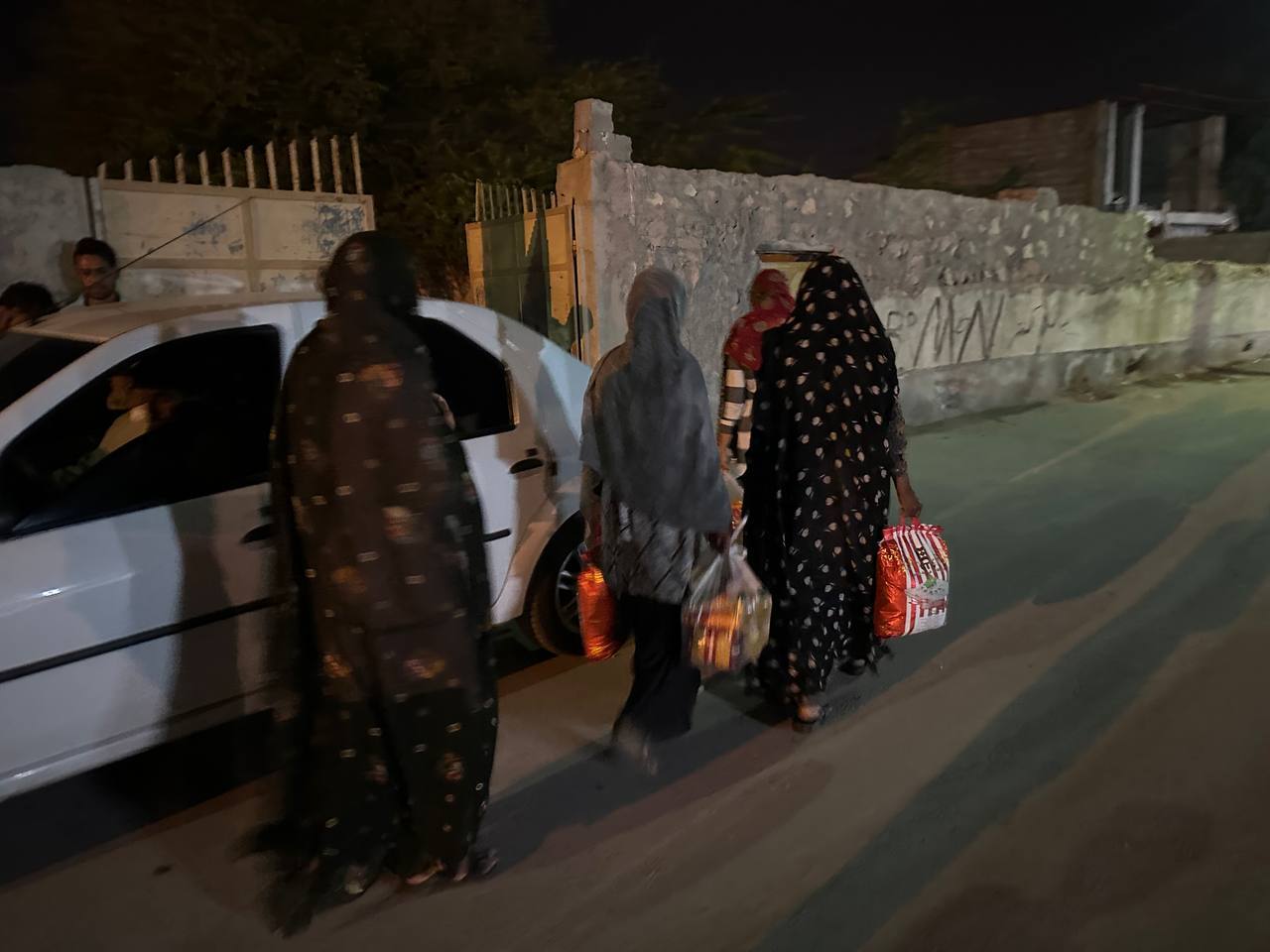 توزیع بسته های معیشتی در بین نیازمندان بستک توزیع بسته های معیشتی در بین نیازمندان بستک