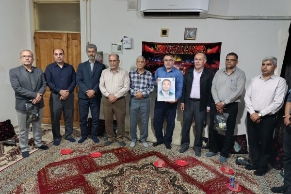دیدار جامعه قرآنی استان بوشهر با خانواده شهید سبحانی نسب فعال زندگی با آیه ها