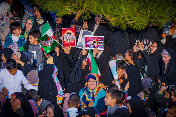 محفل کا جشن حافظ شیرازی کے مزار پر