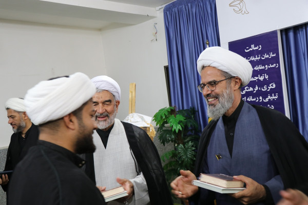 آیین رونمایی از مصحف زندگی با آیه ها