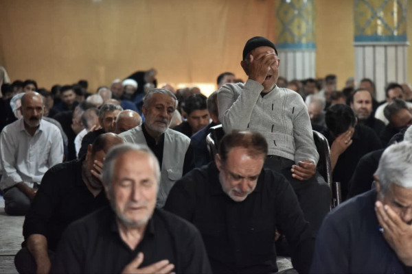 29 سال تداوم چهل صبح زیارت عاشورا در هیئت فاطمیون زنجان