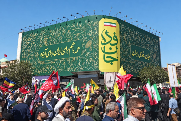 В Тегеране представлен новый мурал на площади Энгелаб