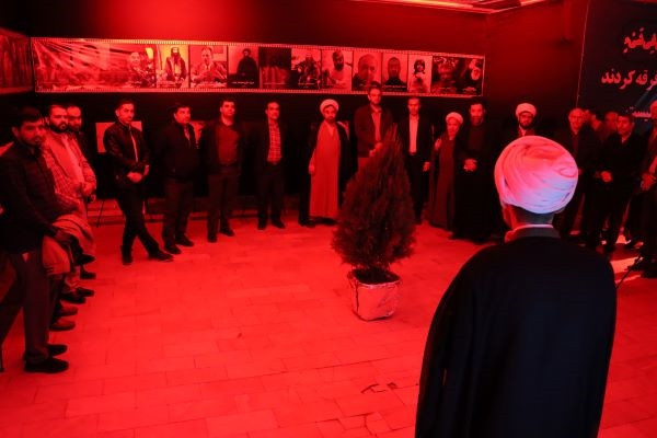 بازدید مدیرکل فرق و مذاهب سازمان تبلیغات اسلامی از نمایشگاه «پیچک انحراف» در تبریز
